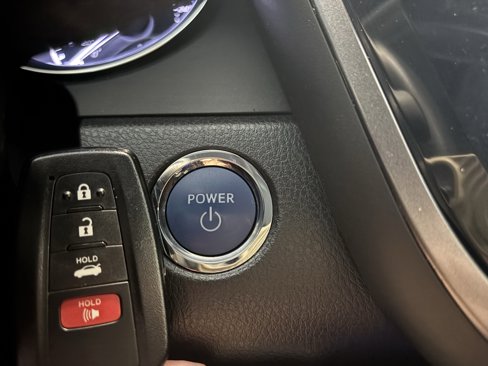 Certified 2020 Toyota Camry XLE image 28