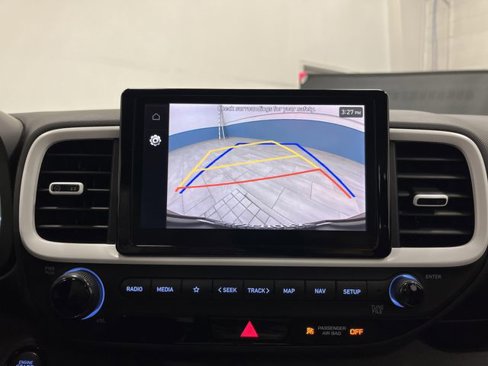 Used 2023 Hyundai Venue Limited image 10