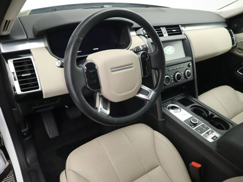 Used 2020 Land Rover Discovery Landmark image 9