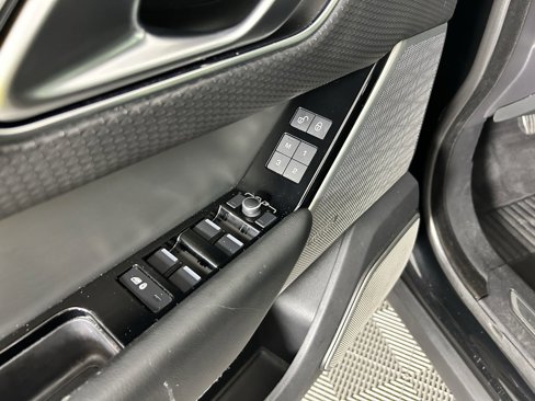 Used 2019 Land Rover Range Rover Velar R-Dynamic SE image 11
