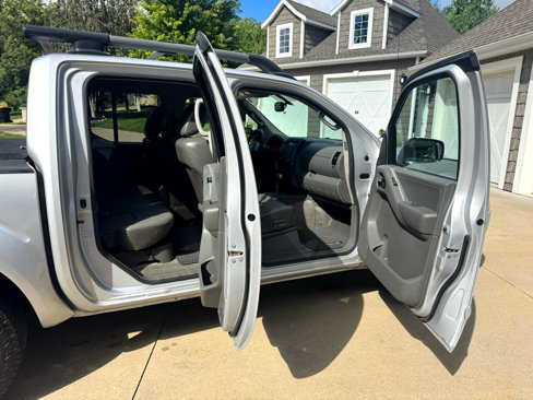 Used 2012 Nissan Frontier SL image 17