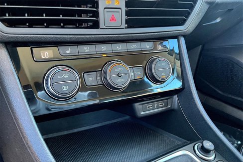 Certified 2022 Volkswagen Jetta SE w/ Panoramic Sunroof Package image 27