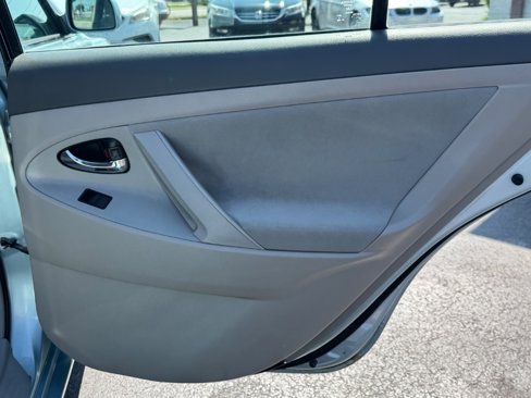 Used 2009 Toyota Camry LE image 18
