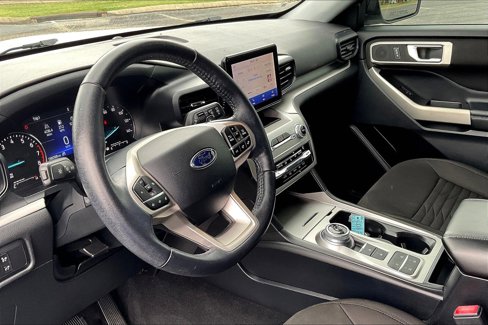 Used 2020 Ford Explorer XLT image 16