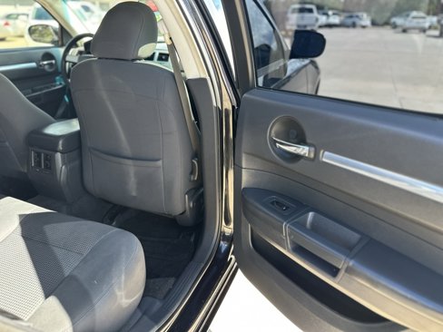 Used 2010 Dodge Charger SXT image 10