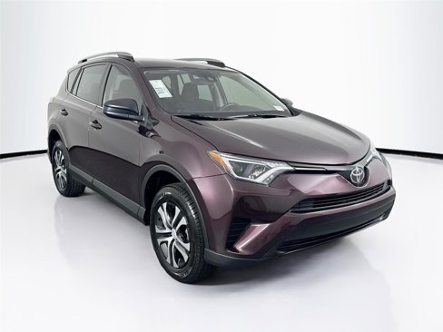 Used 2018 Toyota RAV4 LE image 4