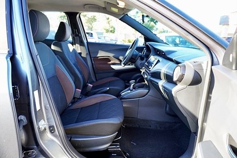 Used 2019 Nissan Kicks SR image 11