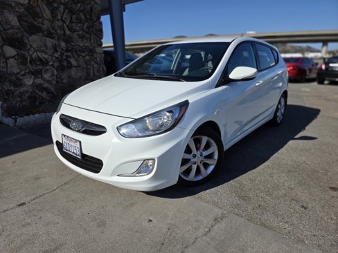 Used 2013 Hyundai Accent SE image 3