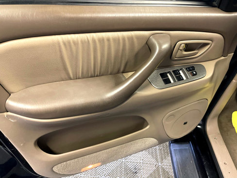 Used 2001 Toyota Sequoia Limited image 25
