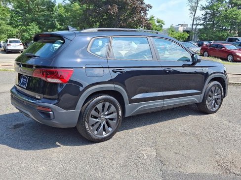Certified 2022 Volkswagen Taos S image 11