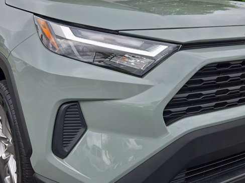 Used 2022 Toyota RAV4 XLE image 3