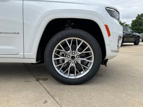 New 2025 Jeep Grand Cherokee L Summit w/ Luxury Tech Group V image 28