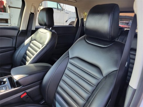 Used 2020 Ford Edge SEL w/ Cold Weather Package image 21