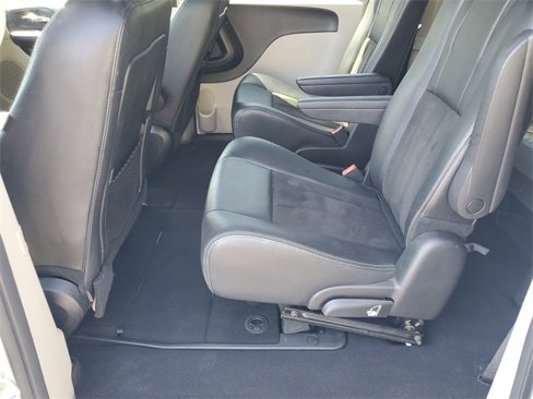 Used 2019 Dodge Grand Caravan SXT image 13