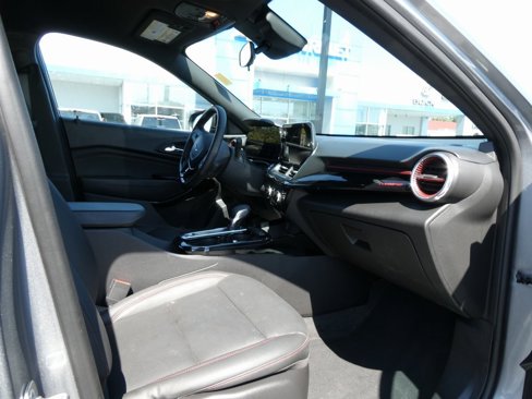 Certified 2025 Chevrolet Trax RS image 14
