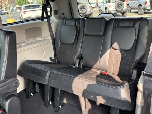 Used 2019 Dodge Grand Caravan SXT image 17