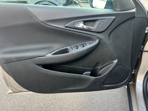 Used 2023 Chevrolet Malibu LS image 15
