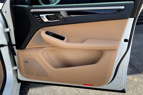 Certified 2021 Porsche Macan S image 29