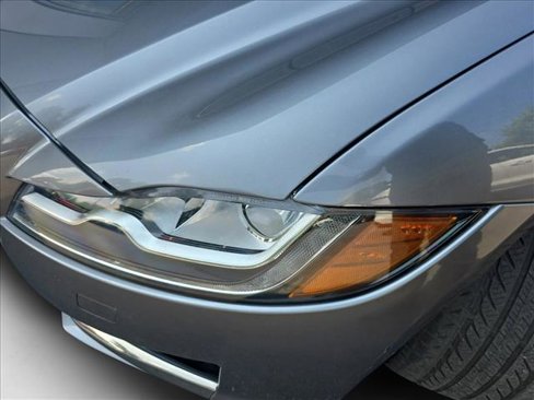 Used 2020 Jaguar XF Premium image 30