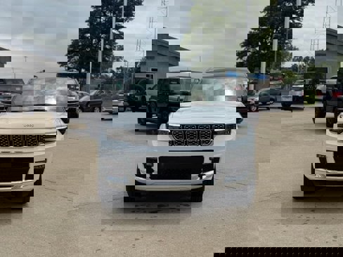New 2025 Jeep Grand Cherokee L Summit w/ Luxury Tech Group V image 2