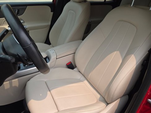 Used 2021 Mercedes-Benz GLB 250 w/ Premium Package image 24