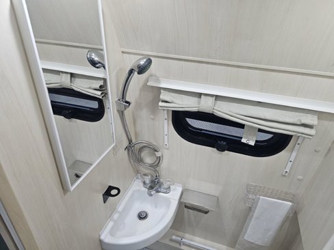 Used 2019 Mercedes-Benz Sprinter 2500 image 31