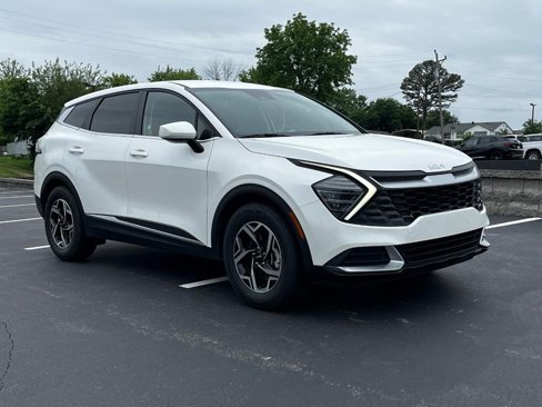 Used 2024 Kia Sportage LX image 2