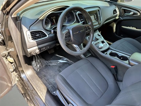 Used 2016 Chrysler 200 Limited image 2