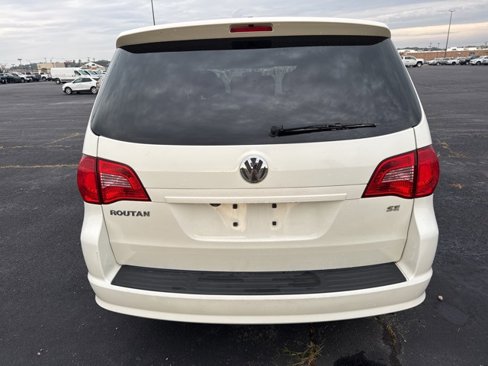 Used 2012 Volkswagen Routan SE image 5