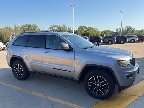 Used 2017 Jeep Grand Cherokee Trailhawk w/ Trailhawk Luxury Group image 11