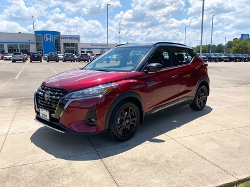 Used 2023 Nissan Kicks SR image 3