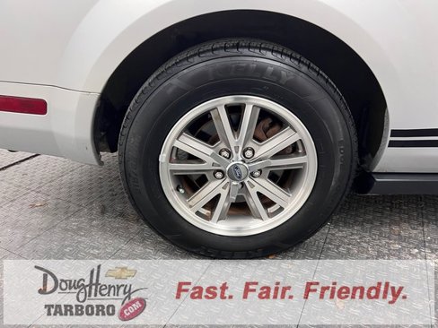 Used 2005 Ford Mustang Convertible image 17