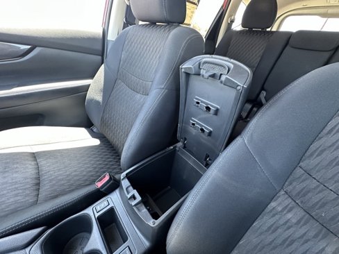 Used 2018 Nissan Rogue SV image 17