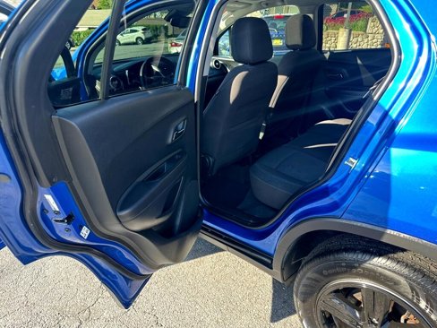 Used 2016 Chevrolet Trax LT w/ LT Sun and Sound Package image 26