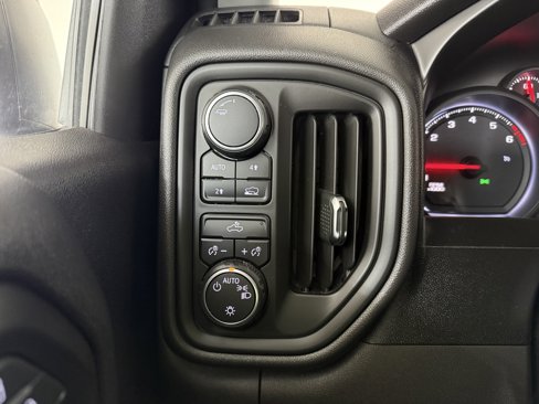 Used 2020 Chevrolet Silverado 1500 Custom w/ Custom Value Package image 21