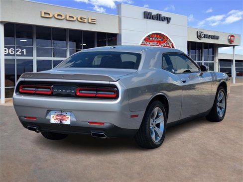 Used 2018 Dodge Challenger SXT image 3