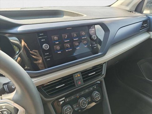Certified 2024 Volkswagen Taos SE image 12