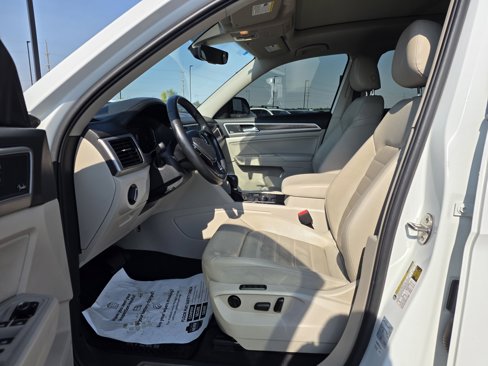 Used 2019 Volkswagen Atlas SEL Premium image 12