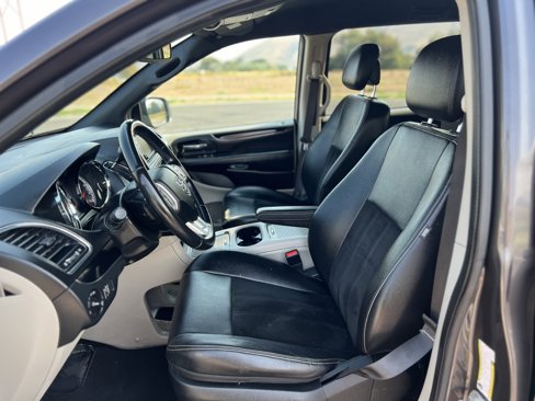 Used 2018 Dodge Grand Caravan SXT image 13