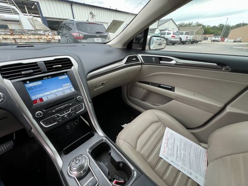 Used 2018 Ford Fusion SE w/ Fusion SE Technology Package image 11