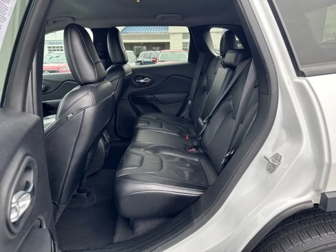 Used 2023 Jeep Cherokee Altitude Lux image 24