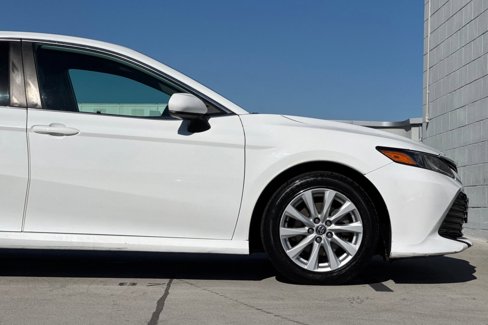 Certified 2020 Toyota Camry LE image 35