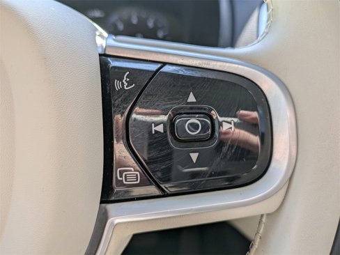 Certified 2022 Volvo XC90 T6 Momentum w/ Advanced Package image 26
