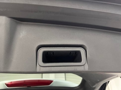 Used 2023 Nissan Rogue SV image 34