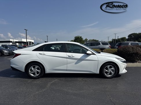 Used 2021 Hyundai Elantra SE image 4