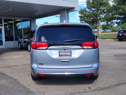 Used 2018 Chrysler Pacifica Touring-L image 13