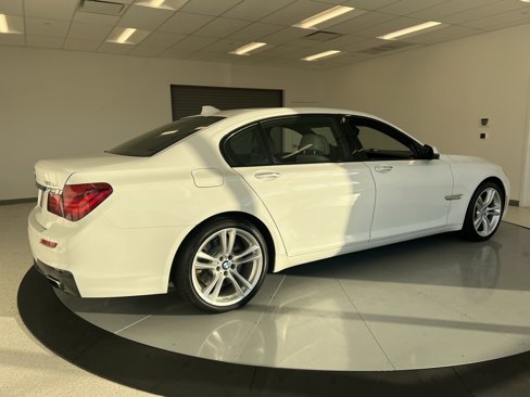 Used 2014 BMW 750Li xDrive image 7