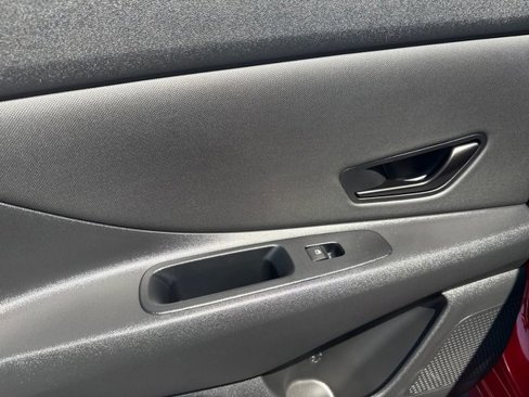 Certified 2025 Hyundai Elantra Sport image 11