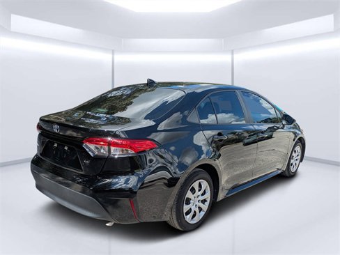 Used 2024 Toyota Corolla LE image 3