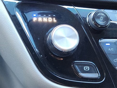 Used 2018 Chrysler Pacifica Touring-L image 23